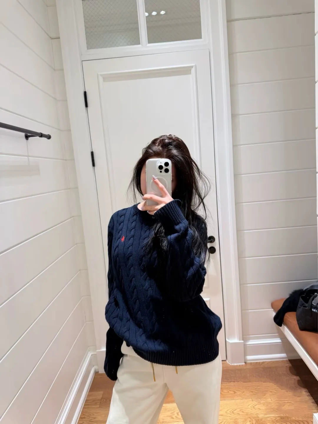 P200 RALPH LAUREN Ralph Lauren twelve-color classic small label embroidery round neck long-sleeved knitted sweater top, pure original high-density LOGO embroidery on the chest, original 1:1 customization of tag accessories. It is made of pure cotton yarn and multi-knitted, pure cotton is skin-friendly and comfortable, small braided round neck sweater with small label war horse embroidery🐎High quality. Follow the blogger to learn how to wear it! Let’s buy a Ralph Lauren cable sweater. It’s a super hard-to-find series after it became popular. It’s hard to find one on the official website. It’s simple and practical, has a lazy and loose feel, soft and delicate feel, and has a loose fit. Whether worn alone or layered, you can wear a simple one to create different styles of fashion!   Color: white, black, navy (white label), gray (white label), pink, red, khaki, blue, apricot, navy (red label), gray (black label), coffee Size: S M L XL